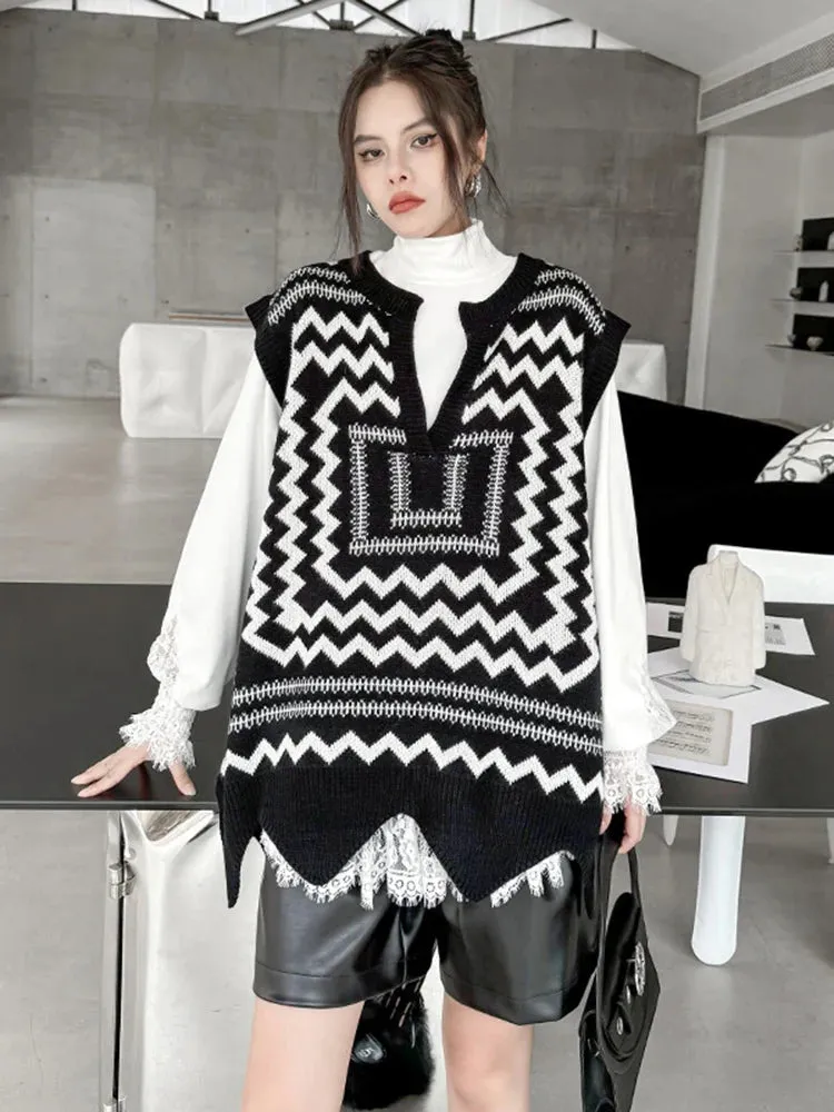 TEEK - Patterned Knitted V-Neck Sleeveless Sweater