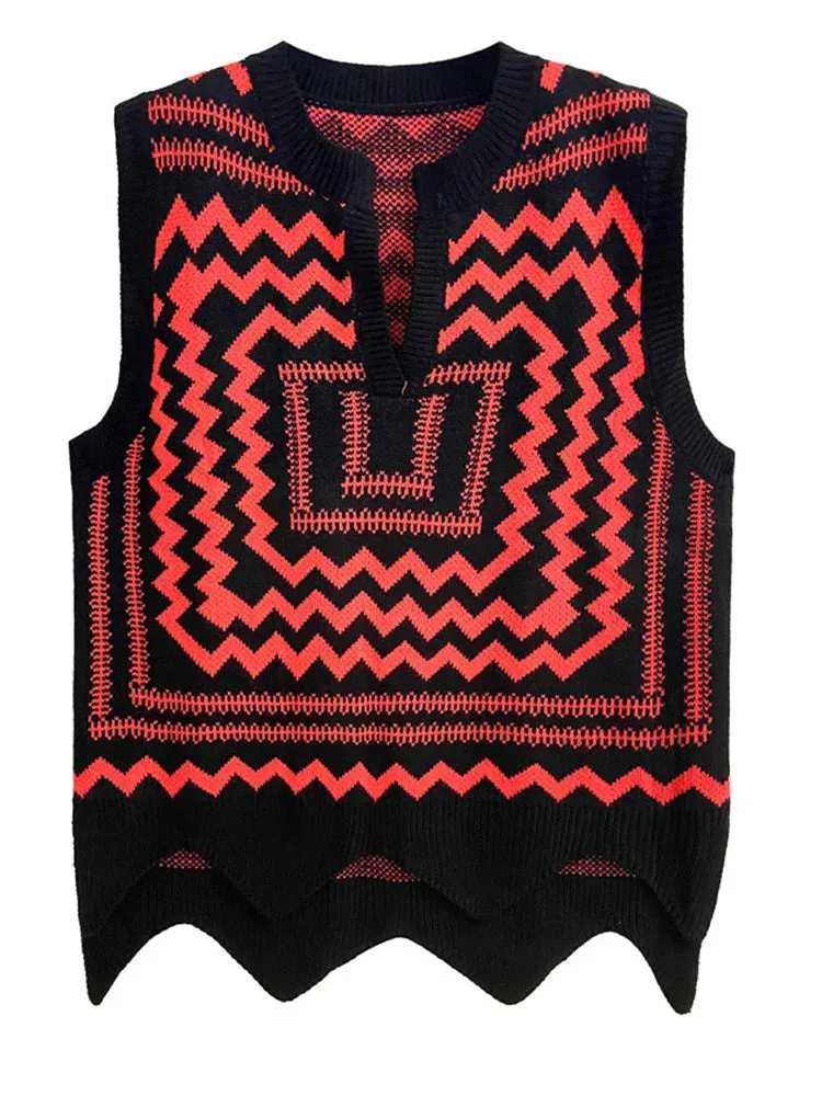 TEEK - Patterned Knitted V-Neck Sleeveless Sweater
